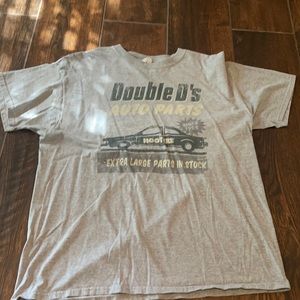 Hooters Men’s Shirt XL